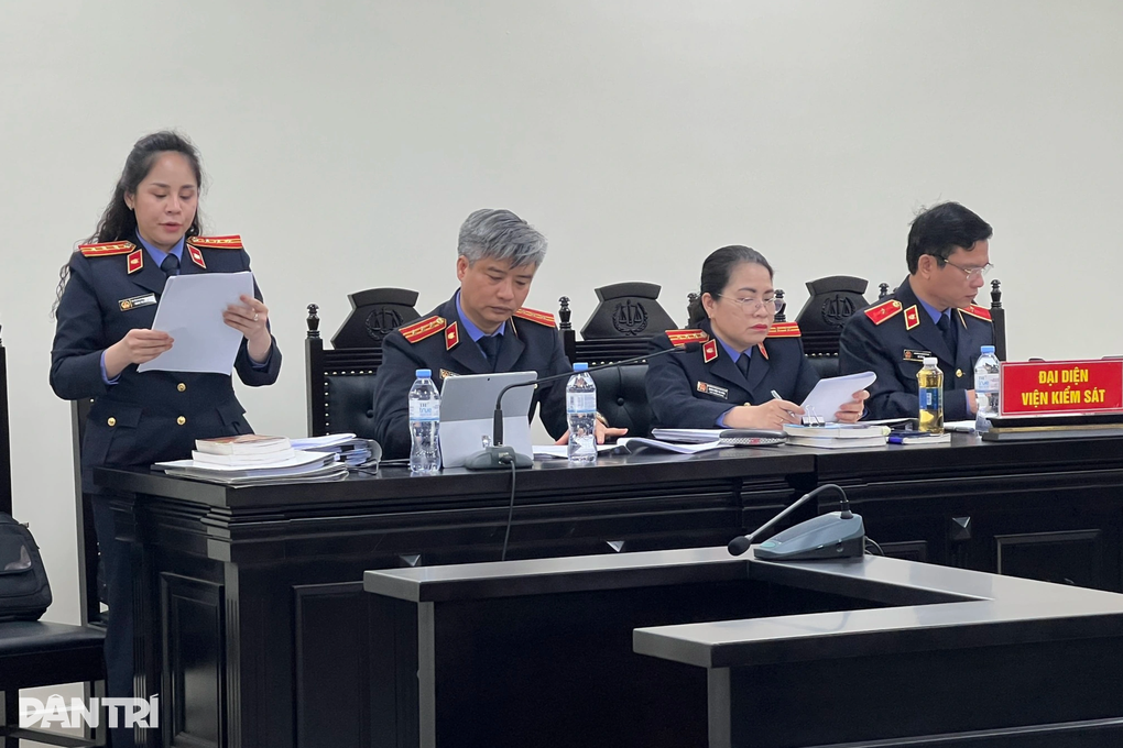 Cựu giám đốc chi nhánh ngân hàng bị đề nghị 8-9 năm tù - 2 Cựu giám đốc chi nhánh ngân hàng bị đề nghị 8-9 năm tù - 2