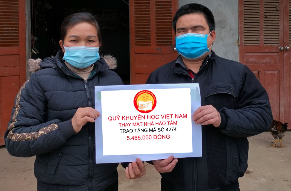 Trao thêm 5 triệu đồng đến gia đình chồng mù lòa, vợ thiểu năng ở Yên Bái - 1 Trao thêm 5 triệu đồng đến gia đình chồng mù lòa, vợ thiểu năng ở Yên Bái - 1