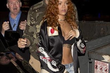 Rihanna gây choáng khi mặc nội y dạo phố 