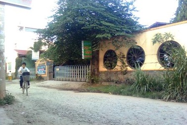 Cháu bé 13 tuổi chết ngạt trong hồ bơi 