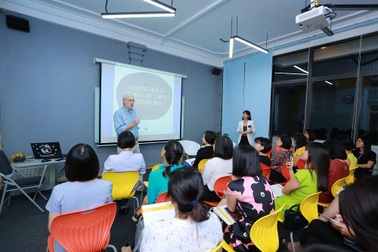 Tiến sĩ giáo dục Mỹ nói về “khủng hoảng giấc ngủ” ở học sinh