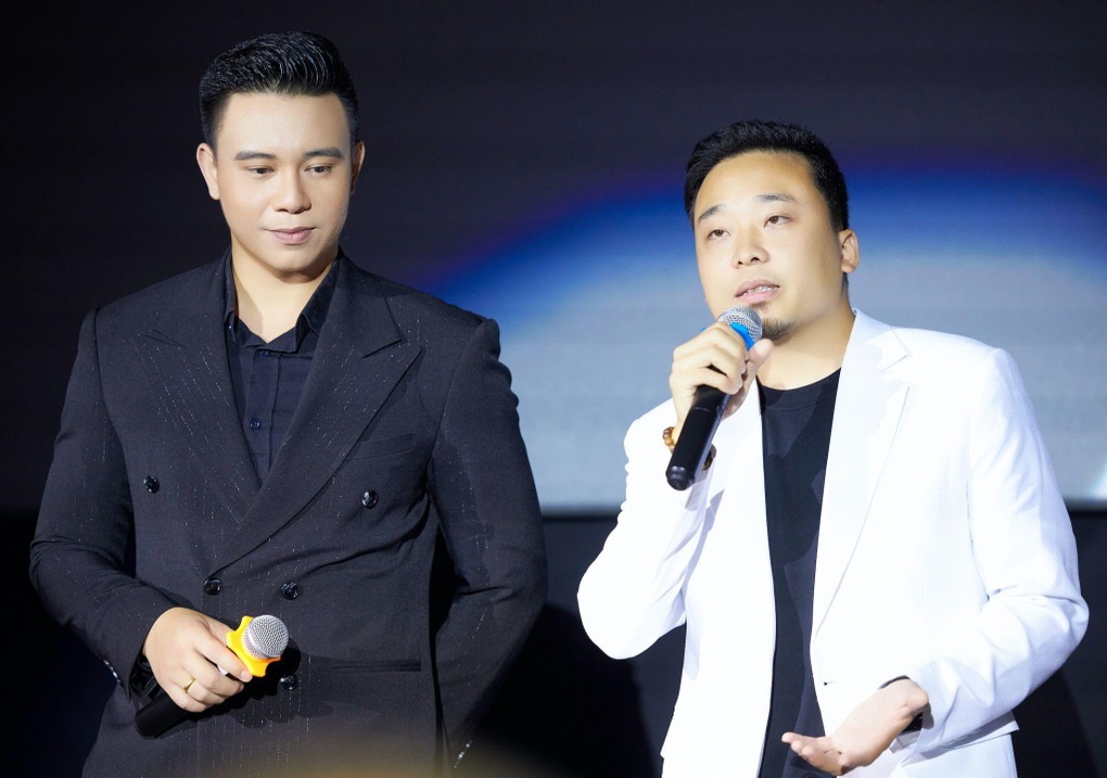 Đông Hùng lần đầu kể về biến cố qua album kỷ niệm 10 năm ca hát - 4 Đông Hùng lần đầu kể về biến cố qua album kỷ niệm 10 năm ca hát - 4