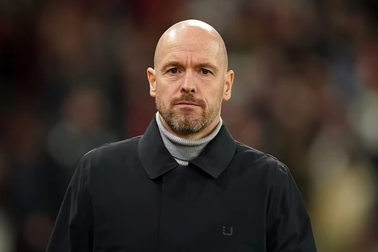 HLV Erik Ten Hag "xát muối" đội bóng nhà giàu Newcastle