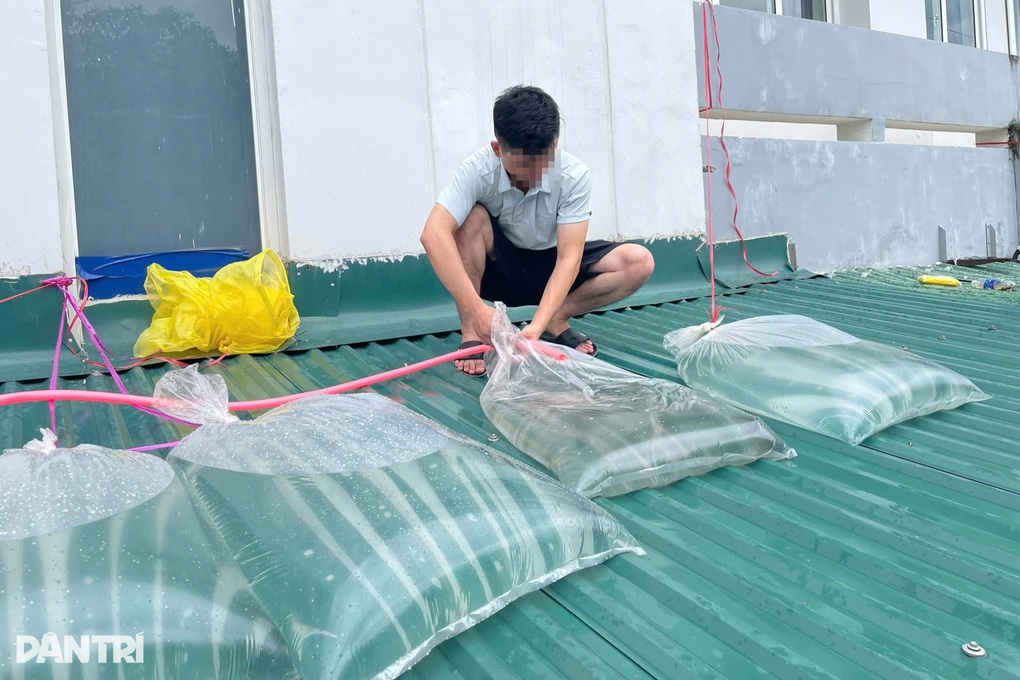 Ba người bị điện giật khi bơm nước vào túi bóng chặn mái tôn chống bão - 1 Ba người bị điện giật khi bơm nước vào túi bóng chặn mái tôn chống bão - 1