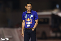 Công Phượng chưa thể trở lại, HLV Kiatisuk đau đầu