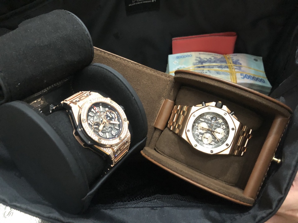 Khách VIP bỏ quên đồng hồ “siêu sang” và 500 triệu đồng trên máy bay - 1 Khách VIP bỏ quên đồng hồ “siêu sang” và 500 triệu đồng trên máy bay - 1