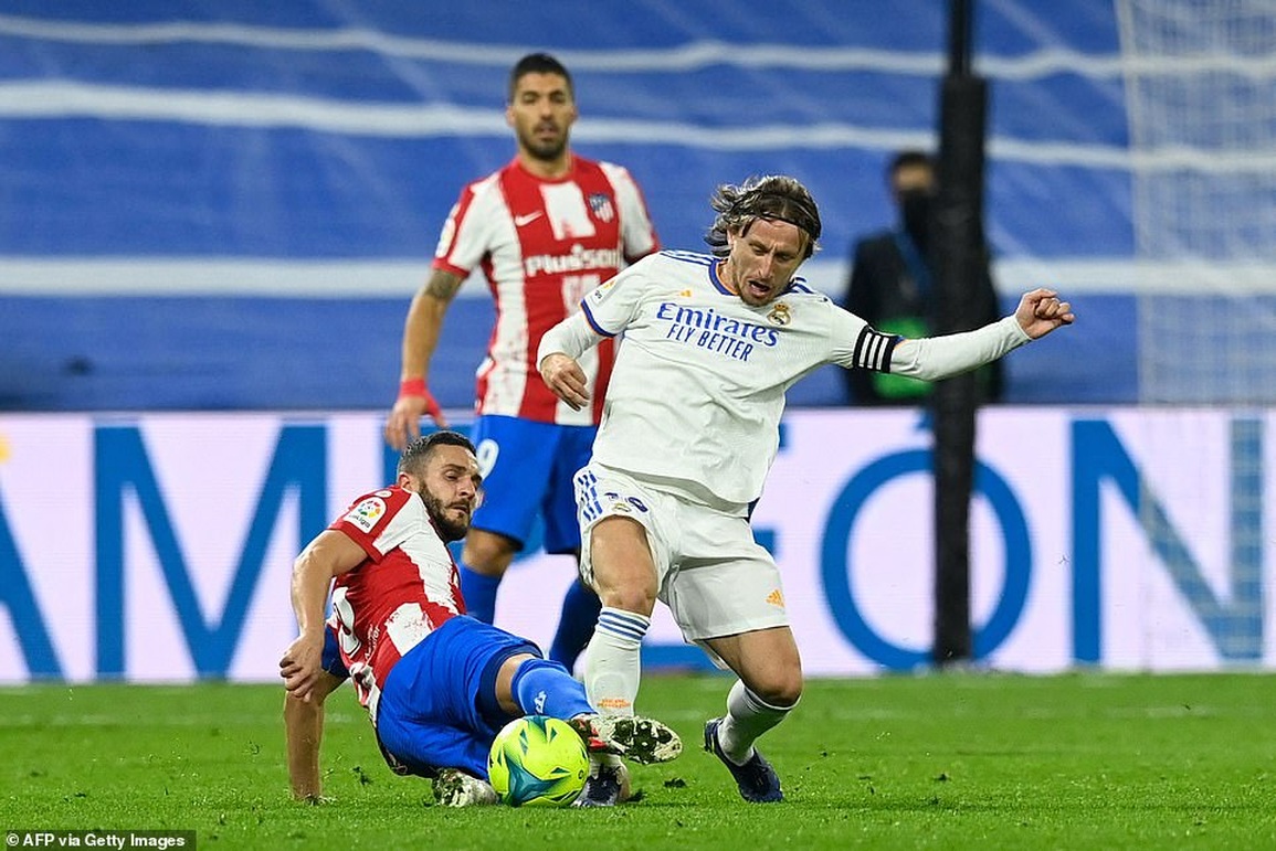 Real Madrid đánh bại Atletico, Barcelona chìm sâu vào khủng hoảng - 4 Real Madrid đánh bại Atletico, Barcelona chìm sâu vào khủng hoảng - 4