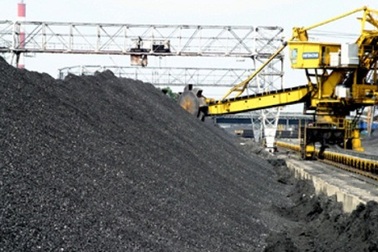 Nghịch lý: Than nhà tồn kho vẫn nhập thêm 6,4 triệu tấn than ngoại giá đắt