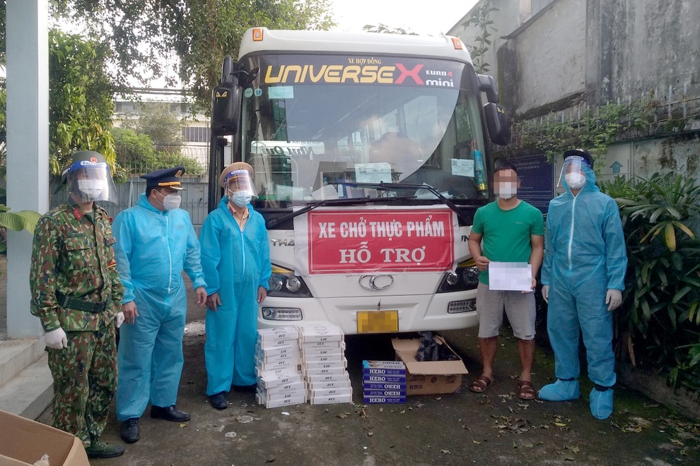 Xe khách luồng xanh vận chuyển thuốc lá lậu - 1 Xe khách luồng xanh vận chuyển thuốc lá lậu - 1