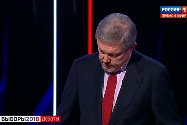Ứng cử viên tổng thống Nga tạt nước, cãi nhau khi tranh luận trên truyền hình