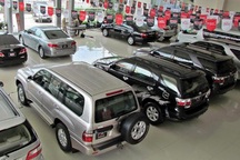 Ô tô giảm giá trăm triệu: Showroom thắp hương cầu khách