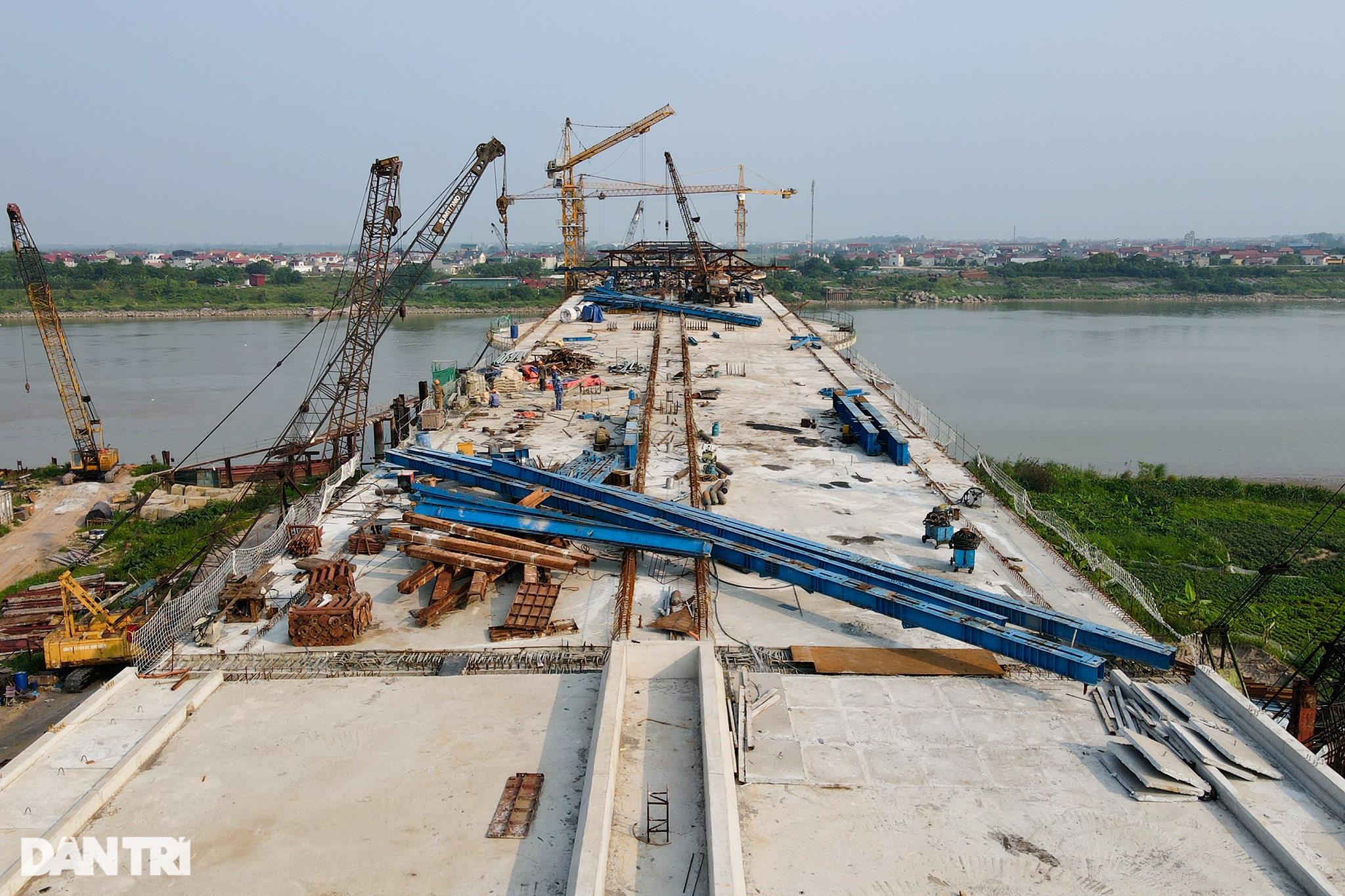 Cận cảnh cây cầu hơn 1.900 tỷ đồng dần hình thành trên sông Đuống - 10 Cận cảnh cây cầu hơn 1.900 tỷ đồng dần hình thành trên sông Đuống - 10