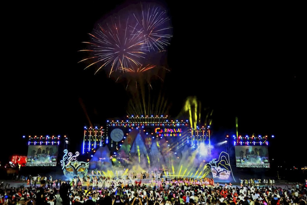 Carnaval Hạ Long mở màn chuỗi sự kiện du lịch hè của thành phố di sản - 3 Carnaval Hạ Long mở màn chuỗi sự kiện du lịch hè của thành phố di sản - 3
