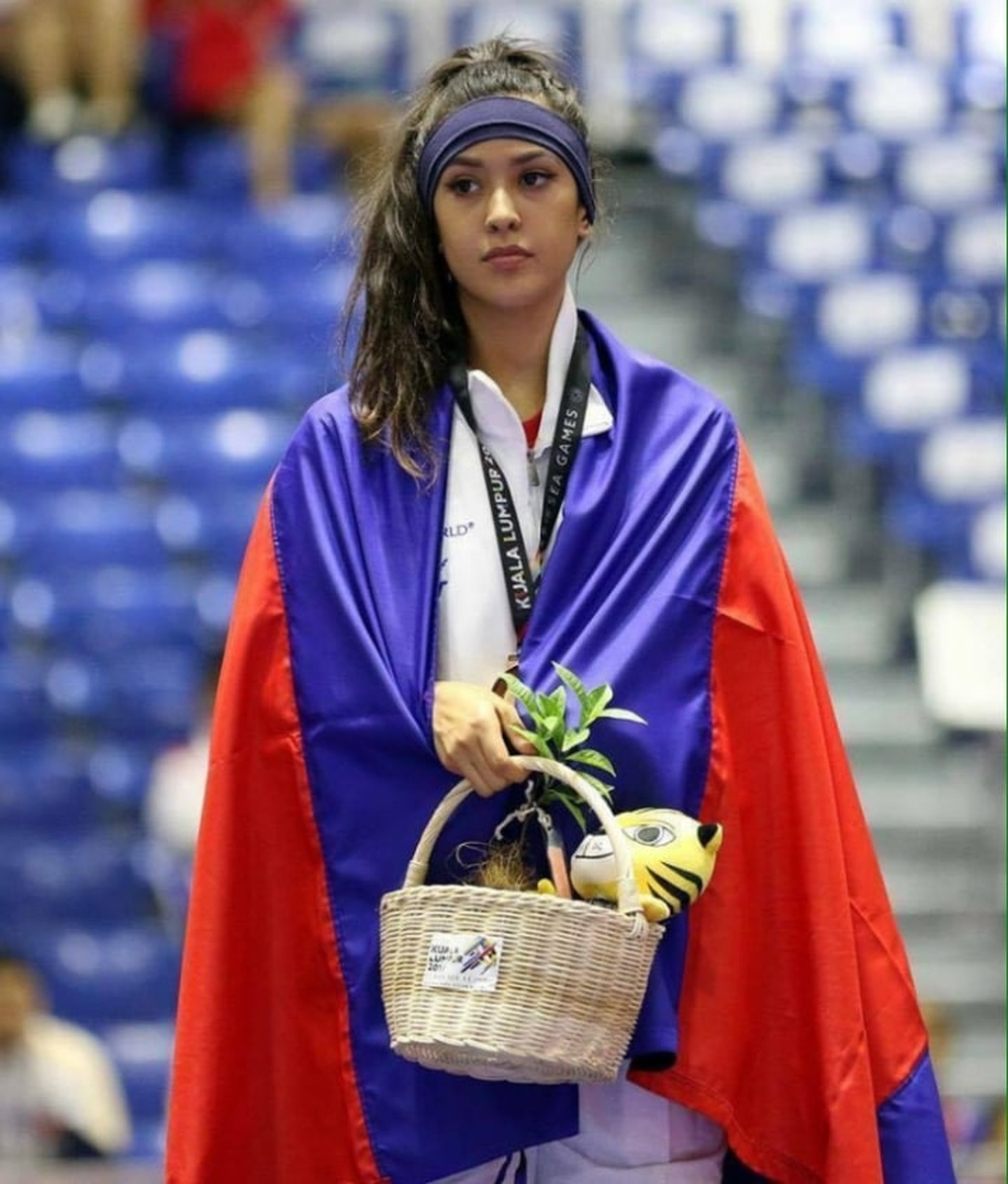 Vẻ đẹp tuyệt trần của hot girl taekwondo Campuchia gây sốt ở SEA Games - 2 Vẻ đẹp tuyệt trần của hot girl taekwondo Campuchia gây sốt ở SEA Games - 2
