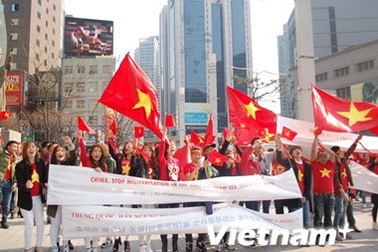 Người Việt tại Hàn Quốc phản đối hành động của Trung Quốc