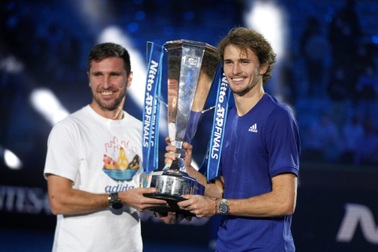 "Alexander Zverev và nhiều tay vợt có thể đánh bại Djokovic bất kỳ lúc nào"