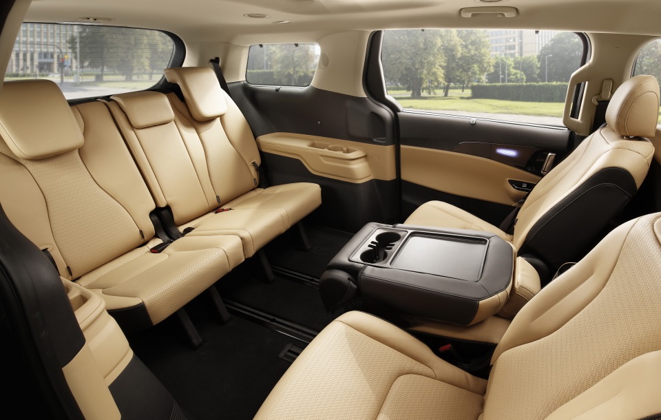 KIA Sedona 2021 ra mắt với những trang bị mới hoàn toàn từ trong ra ngoài - 6 KIA Sedona 2021 ra mắt với những trang bị mới hoàn toàn từ trong ra ngoài - 6