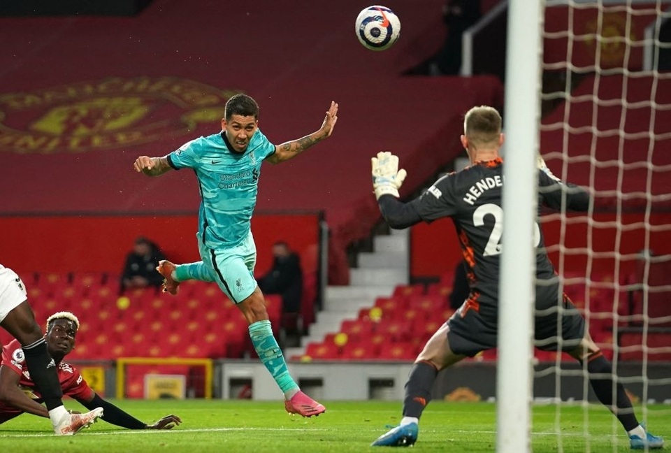 Trọng tài quay lưng, Liverpool vẫn thắng ngoạn mục trước Man Utd - 10 Trọng tài quay lưng, Liverpool vẫn thắng ngoạn mục trước Man Utd - 10