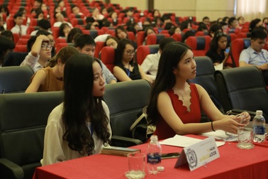 Đại sứ Pháp nhắn SV Việt cần học "nhiều hơn một ngoại ngữ" để không thua thiệt