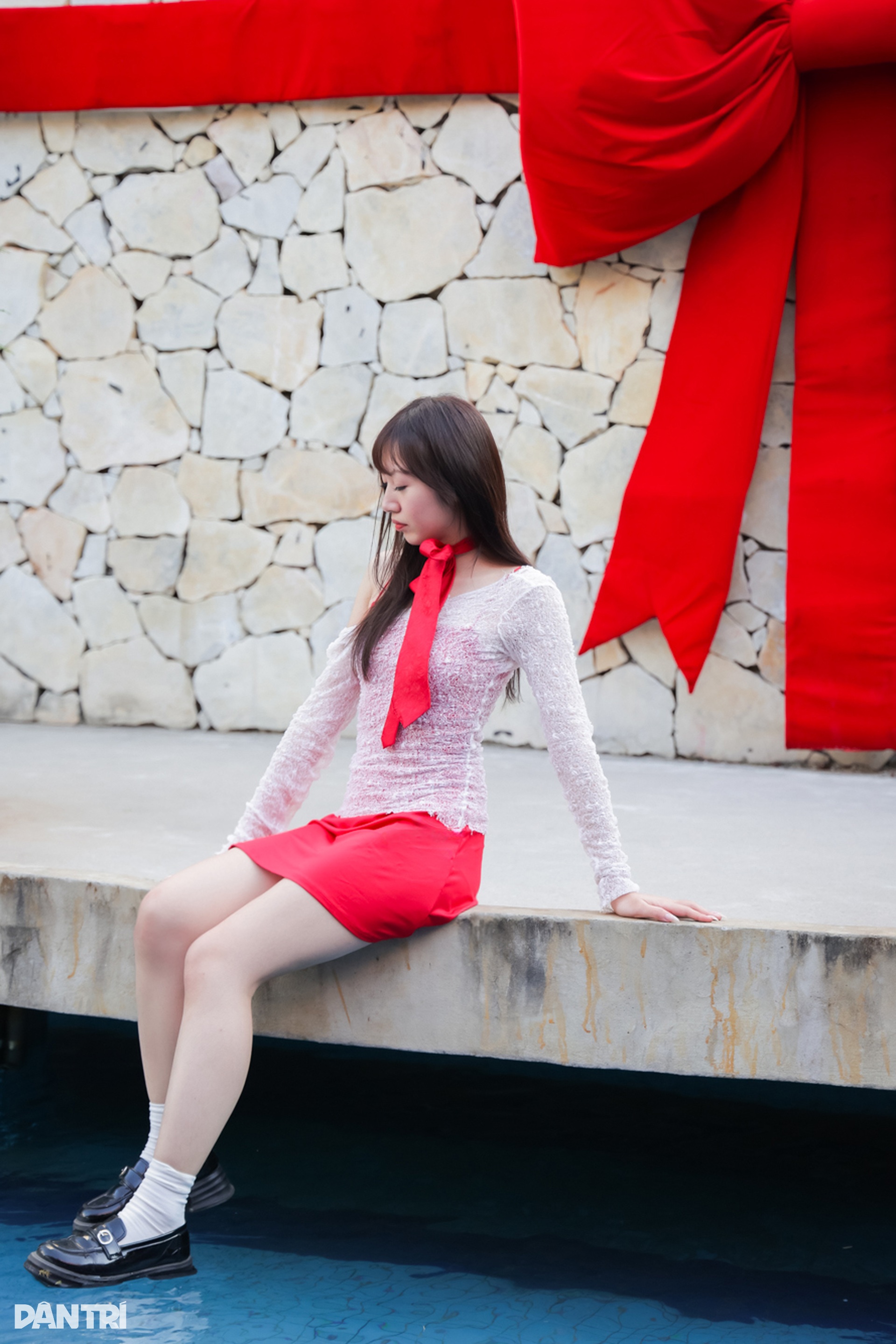 Thiếu nữ Hà Nội lên đồ xinh lung linh cho mùa Giáng sinh - 4 Thiếu nữ Hà Nội lên đồ xinh lung linh cho mùa Giáng sinh - 4