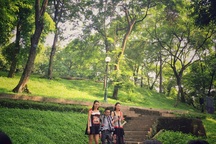 Núi Nùng “triệu đô” giữa lòng Hà Nội trở thành sàn diễn thời trang