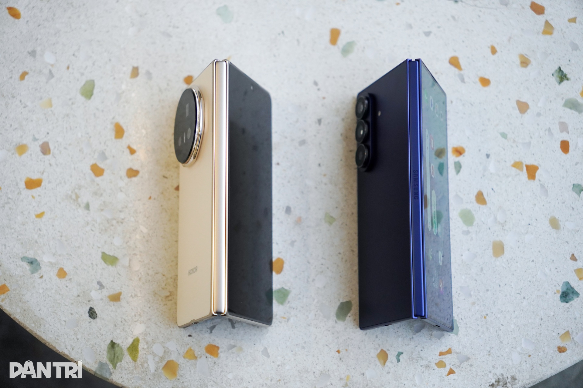 Honor Magic V5 vs Samsung Galaxy Z Fold7: Telefon pintar boleh lipat manakah yang sesuai? - 13 Honor Magic V5 đối đầu Samsung Galaxy Z Fold7: Smartphone gập nào phù hợp? - 13