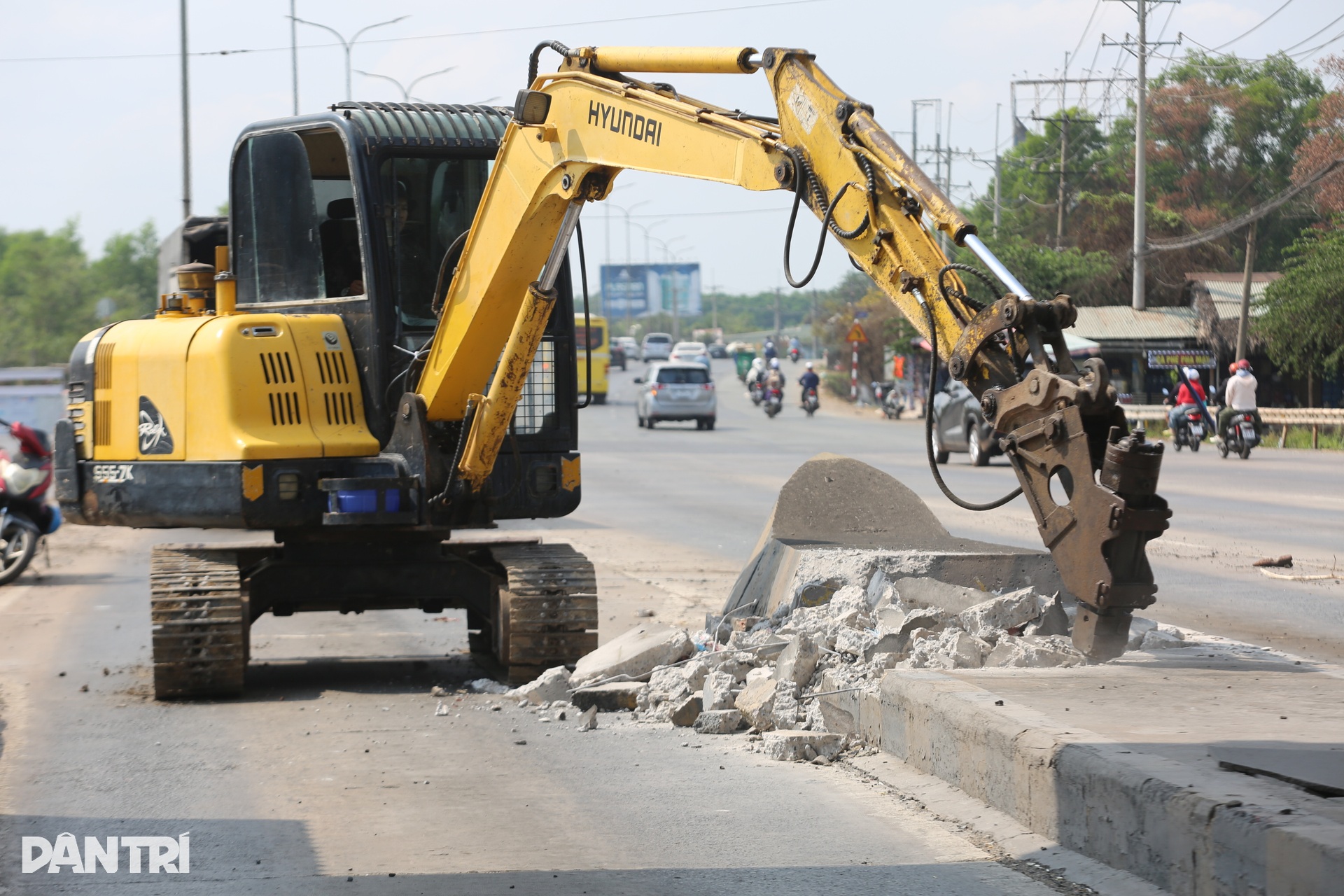Tháo dỡ 2 trạm thu phí án ngữ trên quốc lộ 51 sau 3 năm ngừng hoạt động - 2