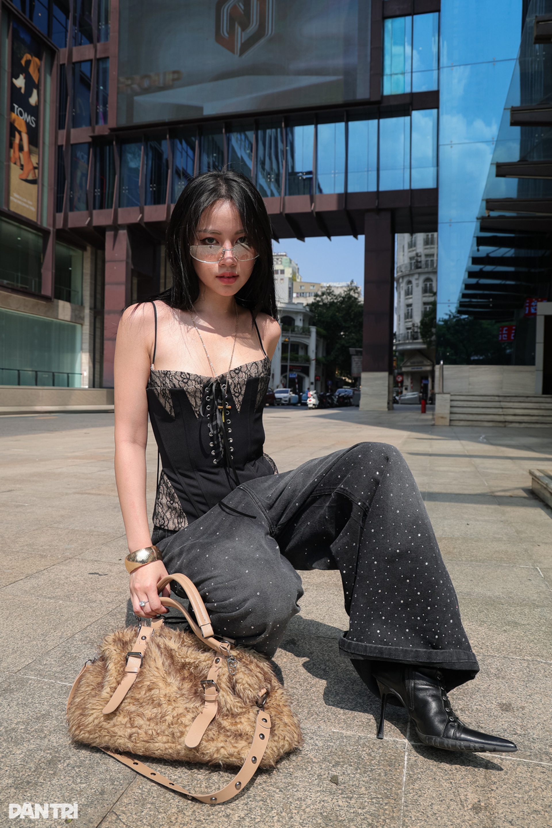 Cách phối áo corset gợi cảm, tôn dáng nhưng vẫn thanh lịch - 11