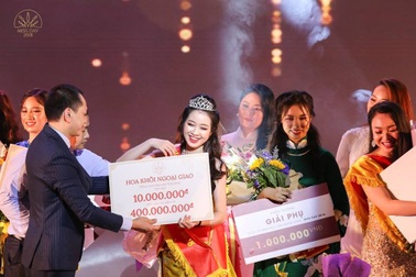 Hoa khôi Lê Ngọc Thùy Dương giao lưu cùng các doanh nhân tương lai