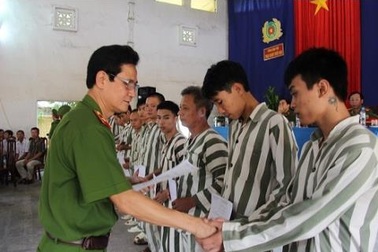 Tổng cục trưởng Thi hành án hình sự hồ nghi khả năng “thụ thai bằng xi-lanh“