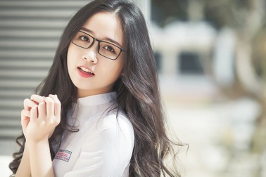 Nữ sinh 10X đẹp tựa “thiên thần” trong tà áo dài trắng
