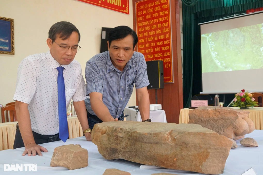 Tìm thấy 102 hiện vật nghìn năm tuổi ở Bình Định - 1 Tìm thấy 102 hiện vật nghìn năm tuổi ở Bình Định - 1