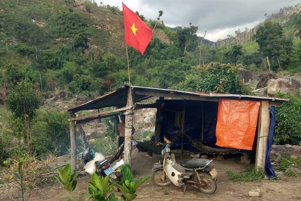 Vì sao nhiều người rừng ở Tây Nguyên đồng loạt đòi nghỉ việc? - 7 Vì sao nhiều người rừng ở Tây Nguyên đồng loạt đòi nghỉ việc? - 7