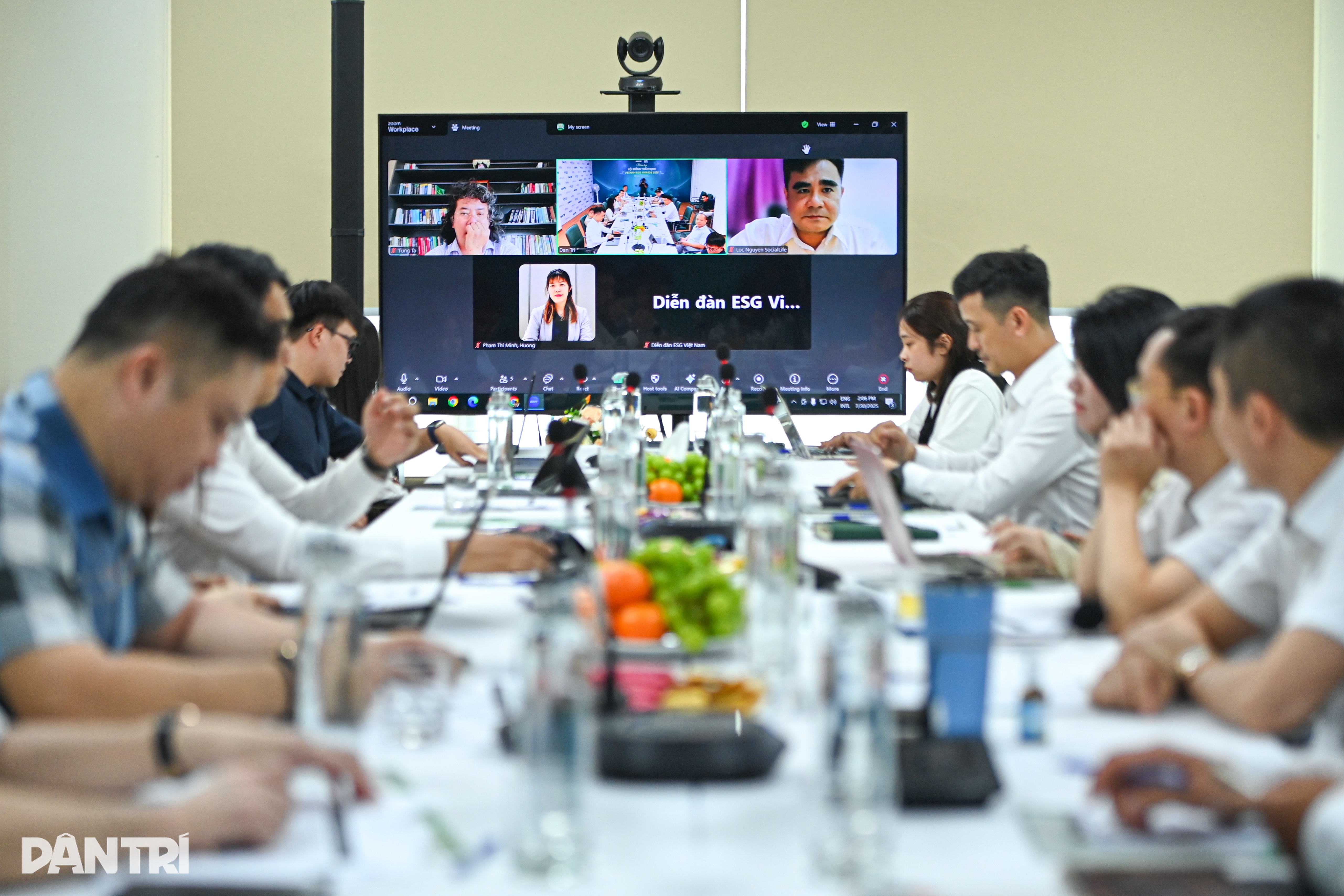 The Judging Council had a heated discussion about the Vietnam ESG Awards 2025 - 2 Hội đồng Thẩm định thảo luận sôi nổi về Vietnam ESG Awards 2025 - 2