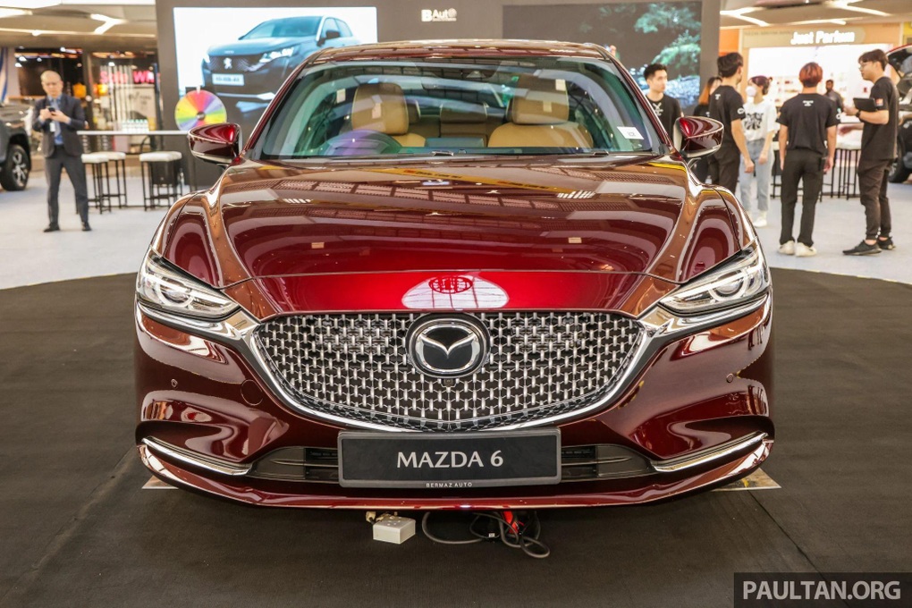Mazda6 đón tuổi 20 với phiên bản đặc biệt, nâng cấp nội thất như xe sang - 2