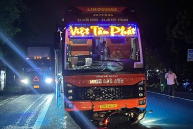 Ô tô khách va chạm với xe máy khiến 1 người tử vong