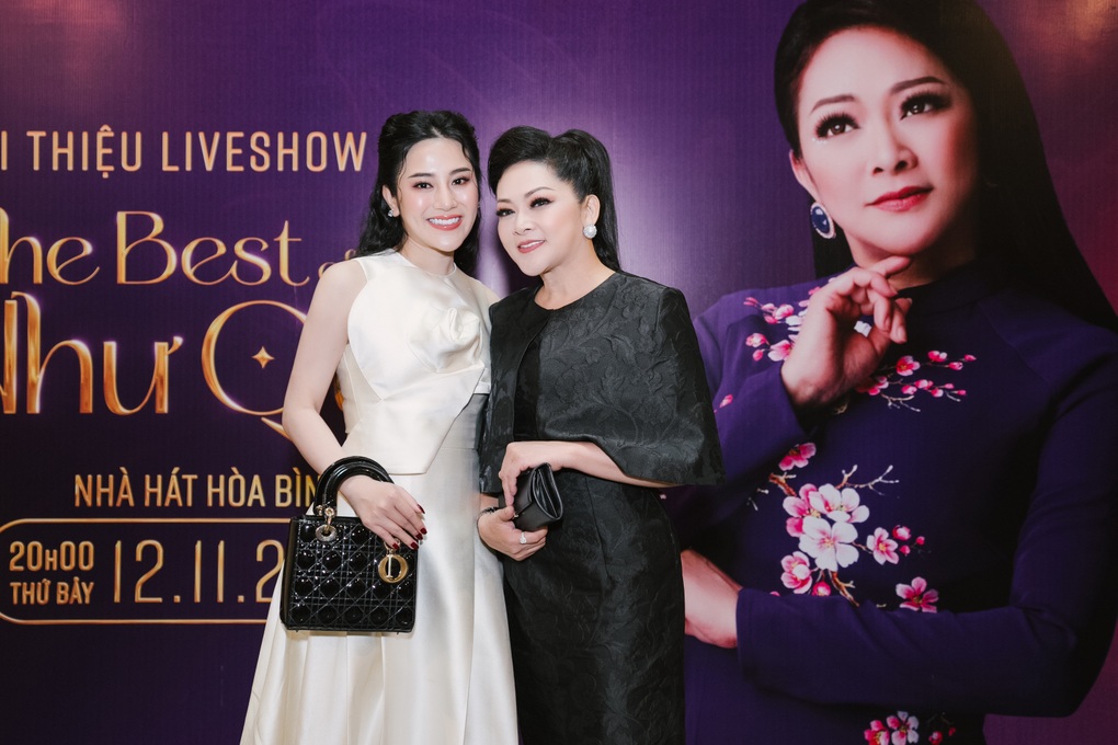 Tố My nói gì khi ảnh bị rạch nát trên poster liveshow Như Quỳnh? - 2 Tố My nói gì khi ảnh bị rạch nát trên poster liveshow Như Quỳnh? - 2