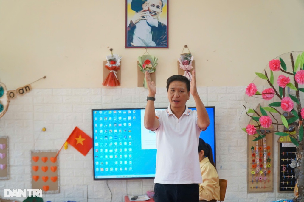 Thầy giáo quê lúa và 12 năm làm nghề cô nuôi dạy trẻ - 2 Thầy giáo quê lúa và 12 năm làm nghề cô nuôi dạy trẻ - 2