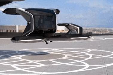 GM trình diễn ý tưởng ô tô tự lái và xe bay độc đáo