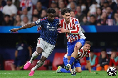 Hòa kịch tính Atletico, Arsenal kéo dài mạch bất bại tại Champions League