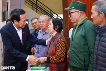 Bộ trưởng Đào Ngọc Dung tặng quà người có công, hộ nghèo ở Thanh Hóa