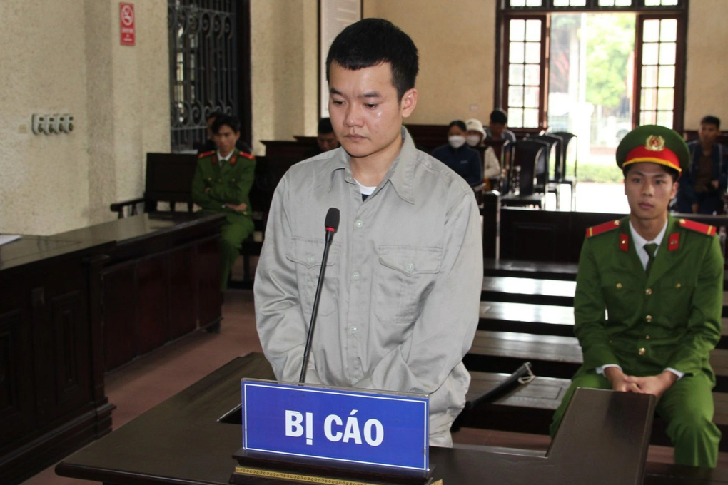 Cựu cán bộ trại giam lấy trộm 42 chiếc điện thoại - 1 Cựu cán bộ trại giam lấy trộm 42 chiếc điện thoại - 1