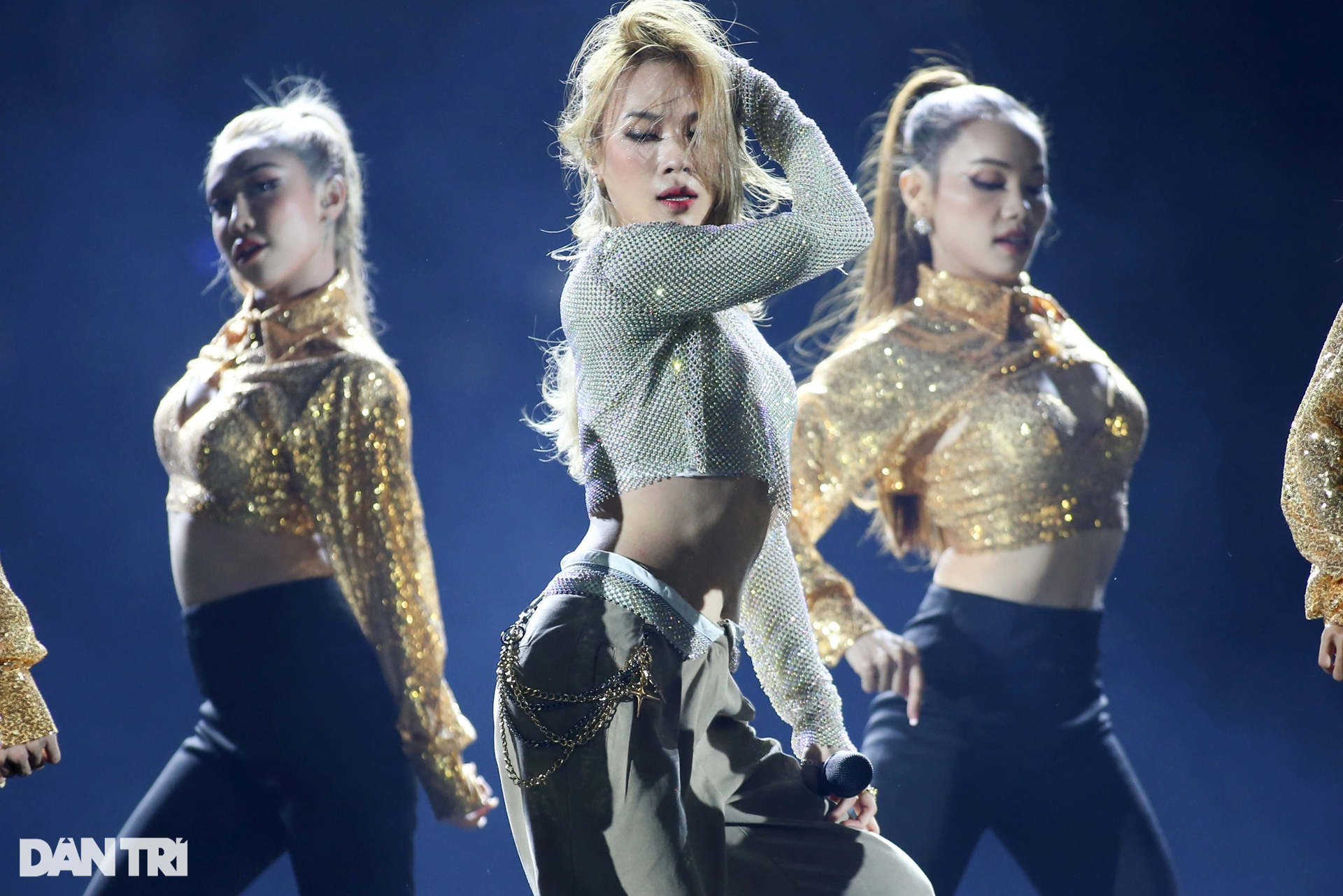 Mỹ Tâm bùng nổ trước 30.000 khán giả trong liveshow cá nhân ở Hà Nội - 5 Mỹ Tâm bùng nổ trước 30.000 khán giả trong liveshow cá nhân ở Hà Nội - 5