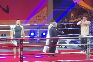 Đoạn video cho thấy trận đấu giữa Từ Hiểu Đông và Đinh Hạo kết thúc với kết quả hòa