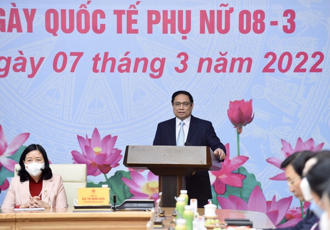 Thủ tướng trân trọng gửi lời tri ân sâu sắc, lời chúc mừng tốt đẹp nhất tới các Mẹ Việt Nam Anh hùng và toàn thể phụ nữ Việt Nam (Ảnh: VGP)