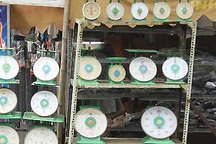 Nghề “nắn”, “bóp” cân gian