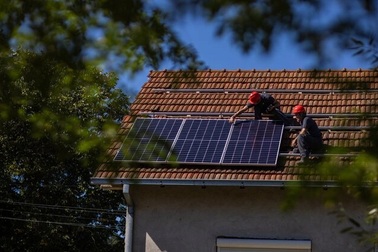 Thế giới bùng nổ điện mặt trời mái nhà nhờ ưu đãi, thủ tục đơn giản