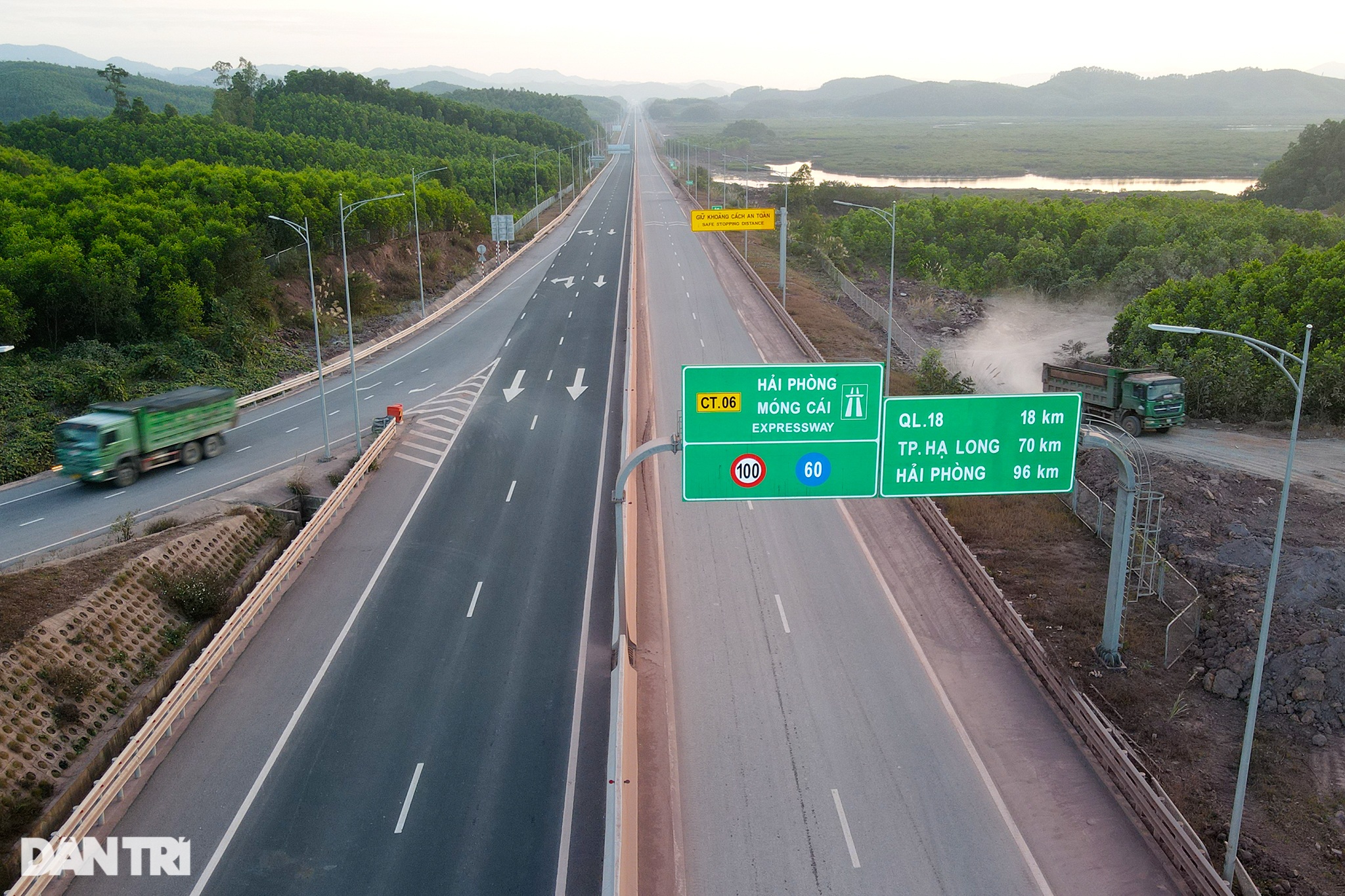 Quảng Ninh: Tuyến cao tốc xuyên tỉnh dài nhất Việt Nam gấp rút về đích - 16 Quảng Ninh: Tuyến cao tốc xuyên tỉnh dài nhất Việt Nam gấp rút về đích - 16