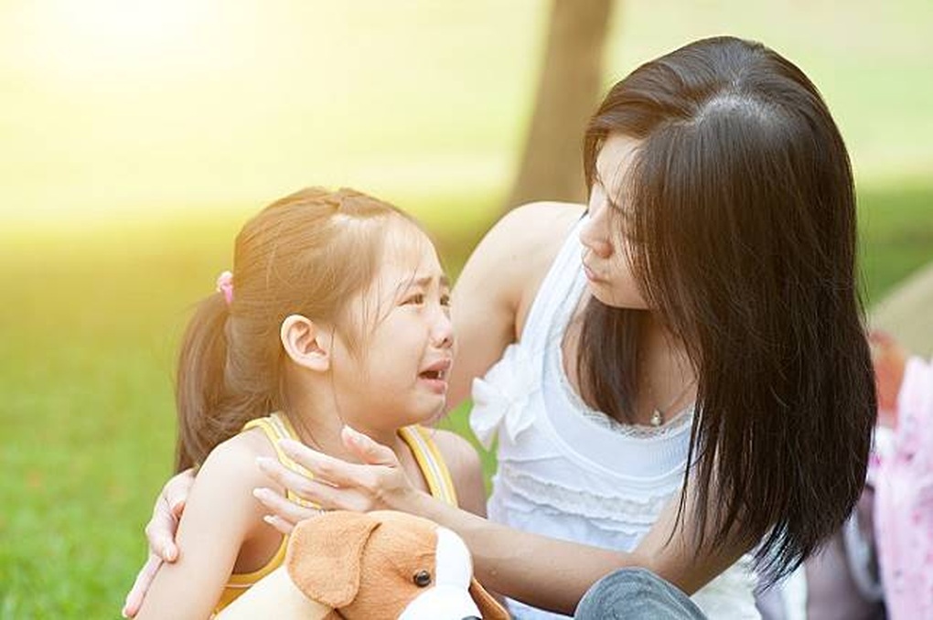 Thấy mẹ kế ốm nặng, con gái riêng của chồng nói một câu khiến tôi oà khóc - 1 Thấy mẹ kế ốm nặng, con gái riêng của chồng nói một câu khiến tôi oà khóc - 1