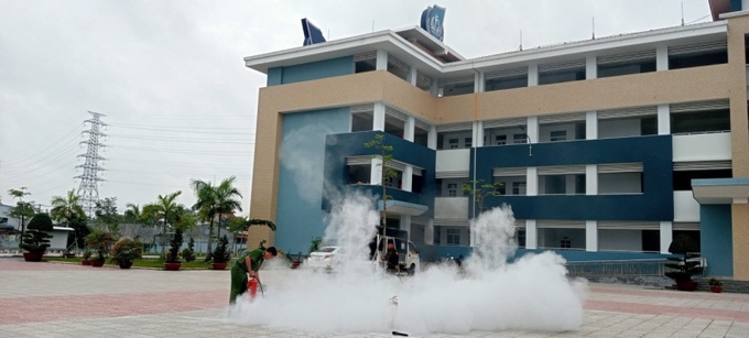 Diễn tập PCCC tại trường học.